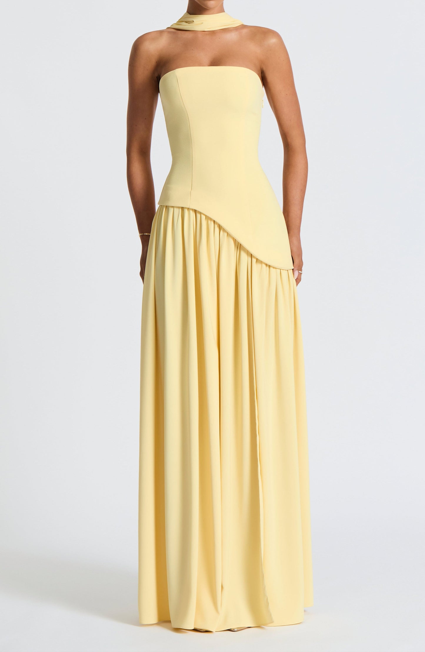 Well Tailored Dress with a Graceful Silhouette