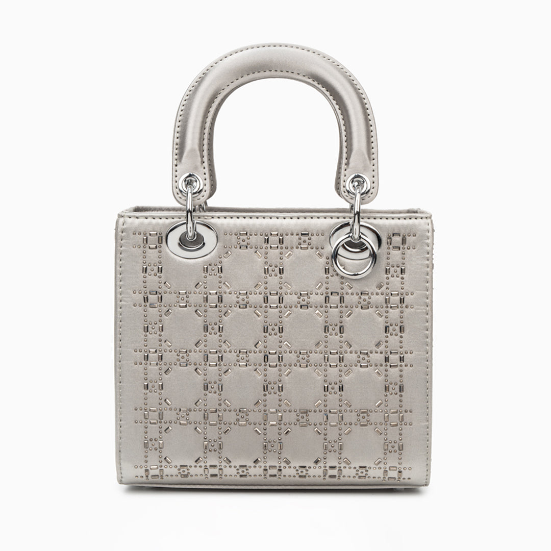 Gracefully Styled Bag for Any Occasion