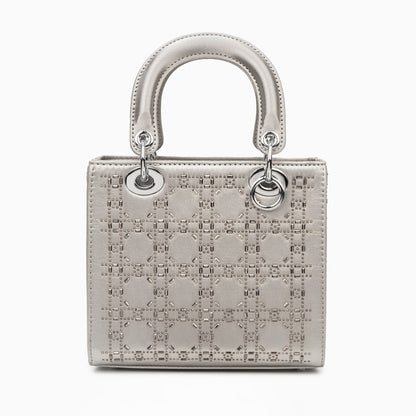 Gracefully Styled Bag for Any Occasion