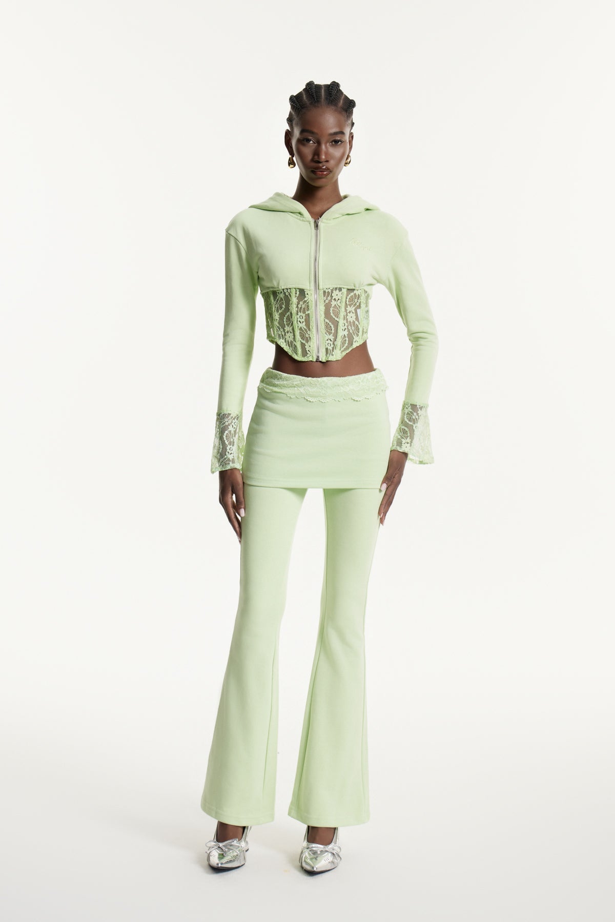 Well Tailored Pants with a Graceful Silhouette