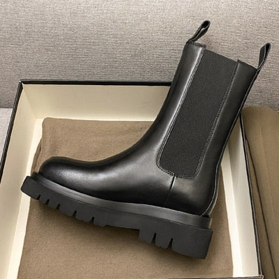 Well Tailored Boots with a Graceful Silhouette