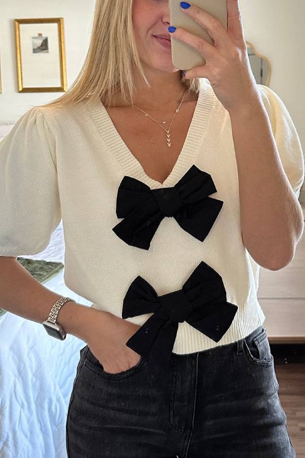 Classic Vintage Sweater with a Flattering Fit
