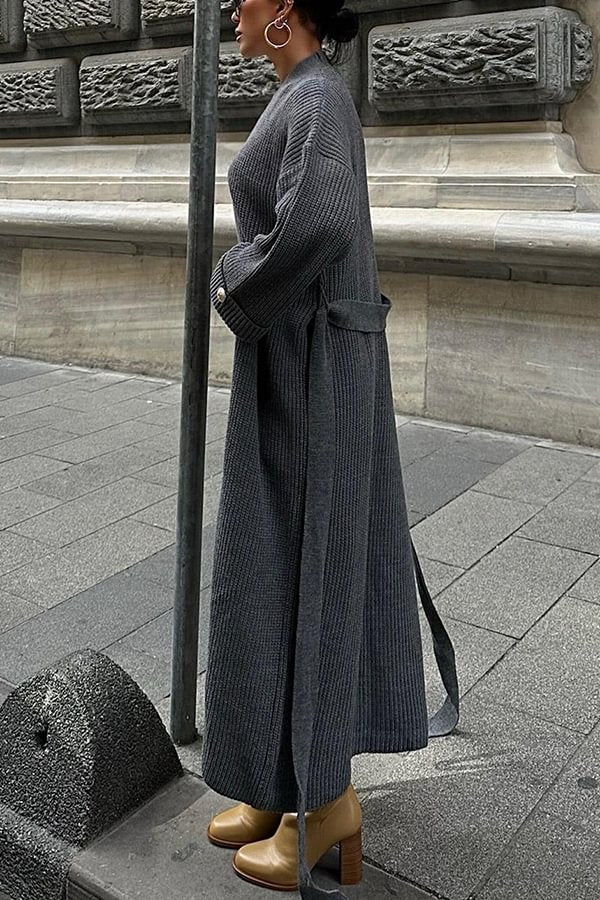 Effortlessly Elegant Cardigan with a Timeless Design