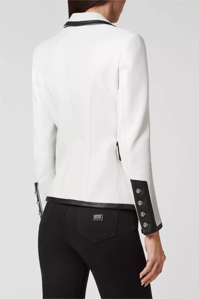 Beautifully Finished Garment in a Timeless Design