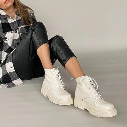 Beautifully Finished Boots in a Timeless Design