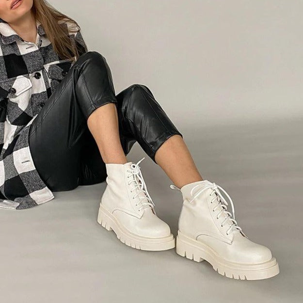 Beautifully Finished Boots in a Timeless Design