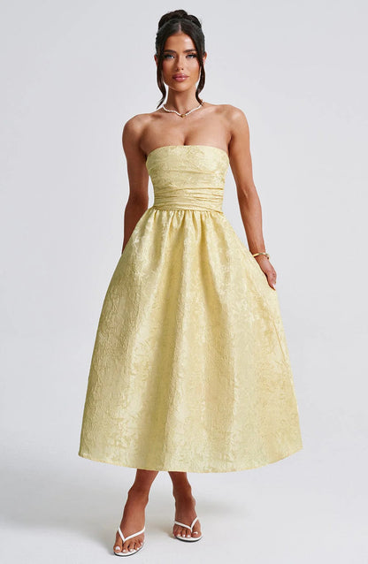 Gracefully Styled Dress for Any Occasion