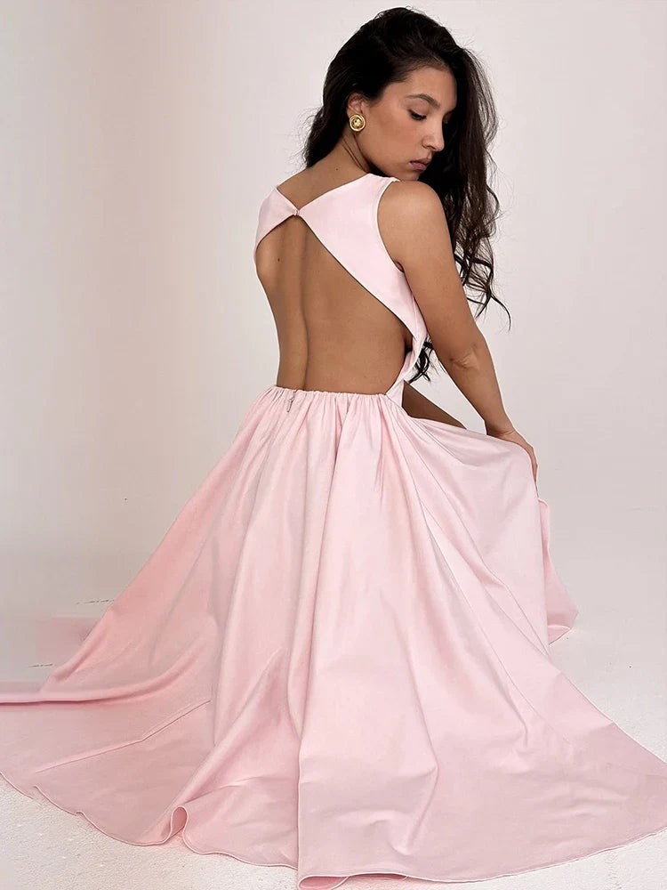 Beautifully Finished Dress in a Timeless Design