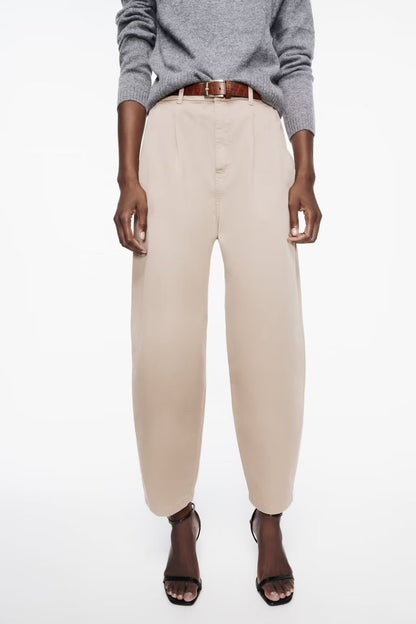 Well Tailored Pants with a Graceful Silhouette