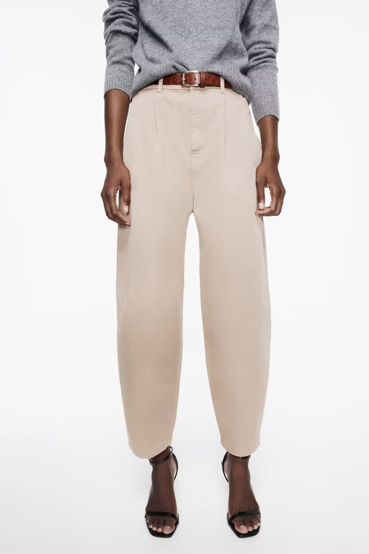 Well Tailored Pants with a Graceful Silhouette