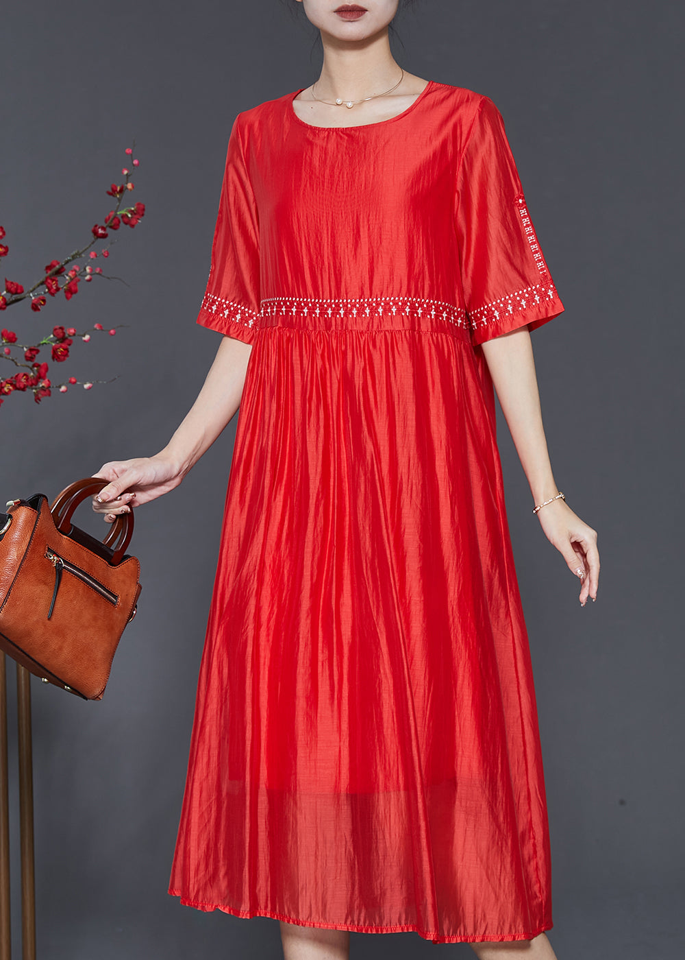 Well Tailored Dress with a Graceful Silhouette