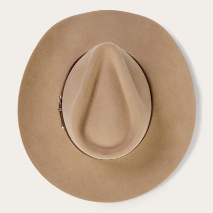 Beautifully Finished Garment in a Timeless Design