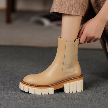 Effortlessly Elegant Boots with a Timeless Design