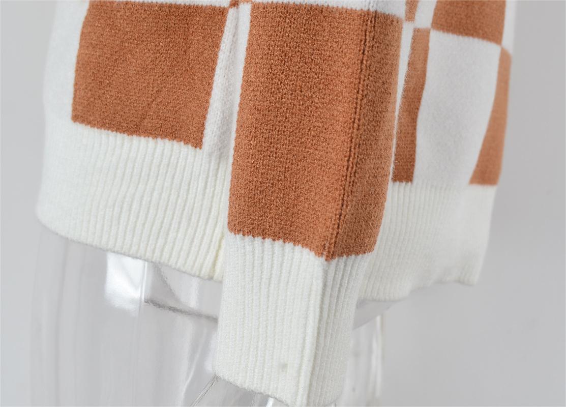 Well Tailored Cardigan with a Graceful Silhouette