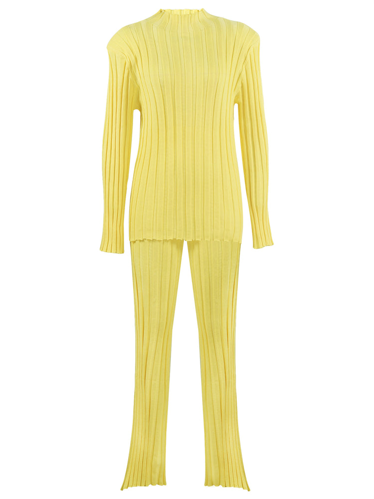 Effortlessly Elegant Sweater with a Timeless Design