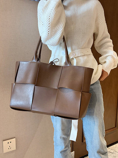 Elegantly Styled Bag for Everyday Wear
