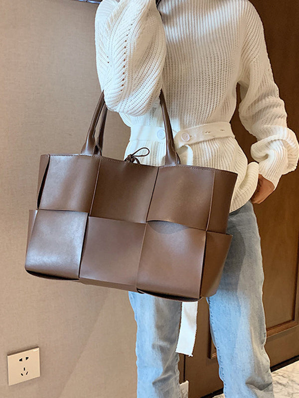 Elegantly Styled Bag for Everyday Wear