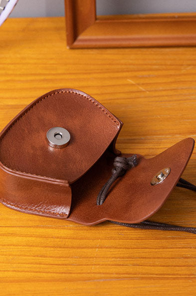 Well Tailored Bag with a Graceful Silhouette