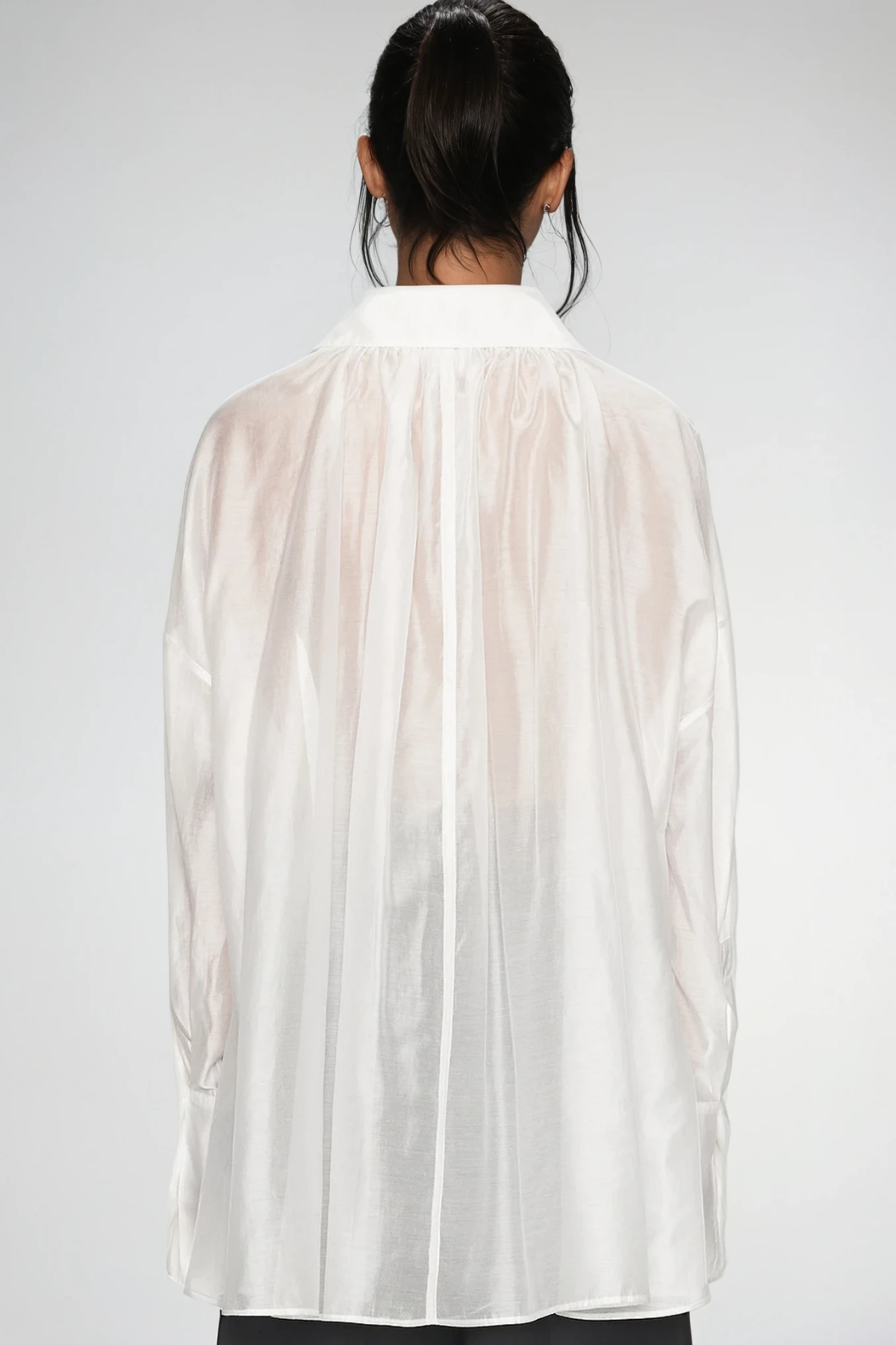 Effortlessly Elegant Shirt with a Timeless Design