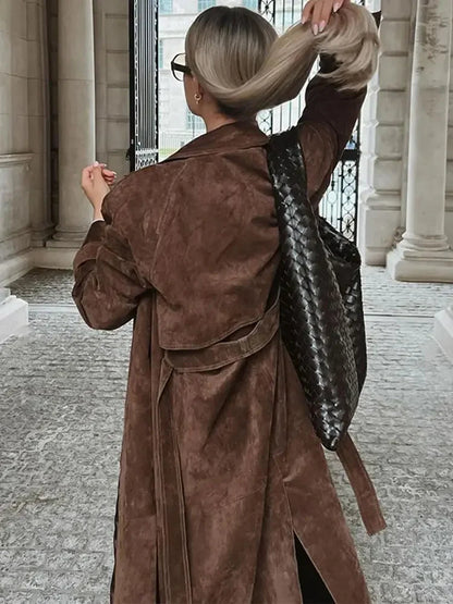 Well Tailored Coat with a Graceful Silhouette