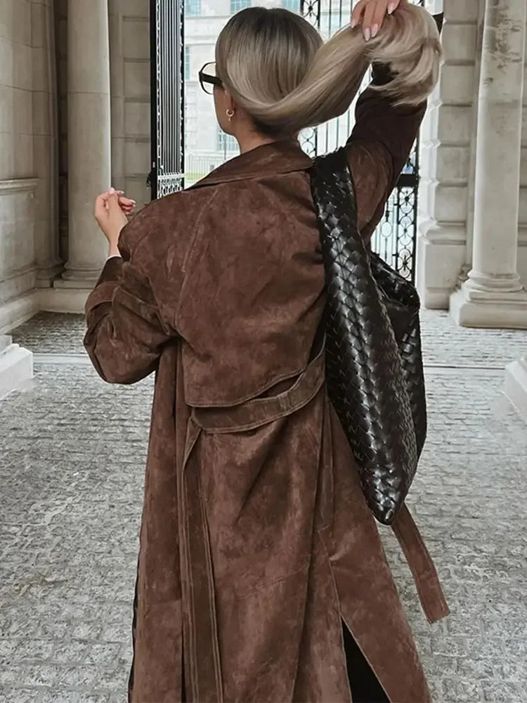 Well Tailored Coat with a Graceful Silhouette