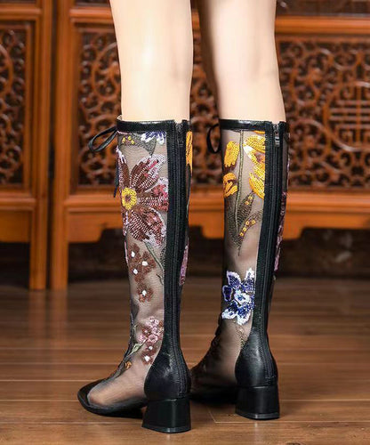 Effortlessly Elegant Boots with a Timeless Design