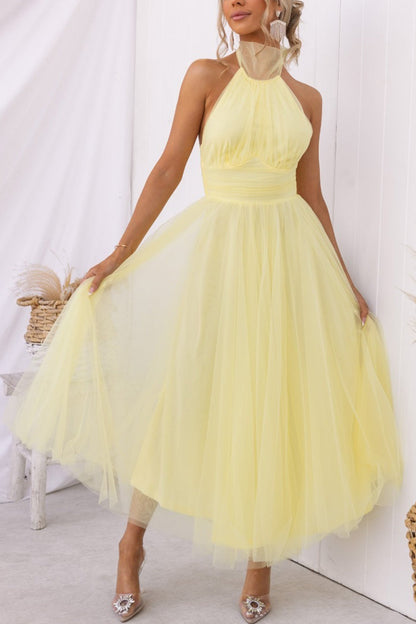 Well Tailored Dress with a Graceful Silhouette