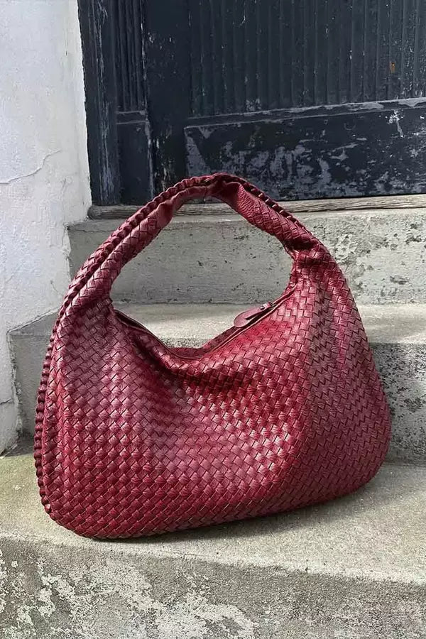 Beautifully Finished Bag in a Timeless Design