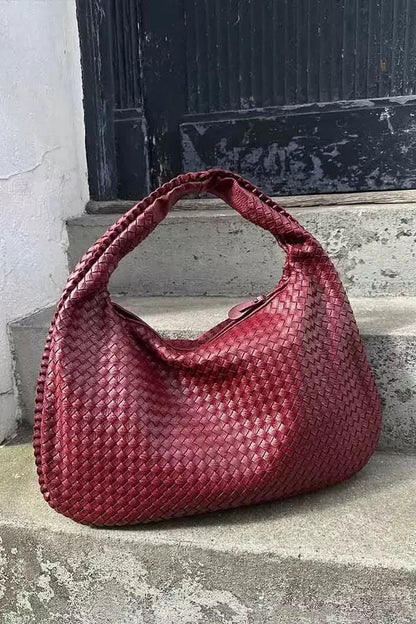 Beautifully Finished Bag in a Timeless Design