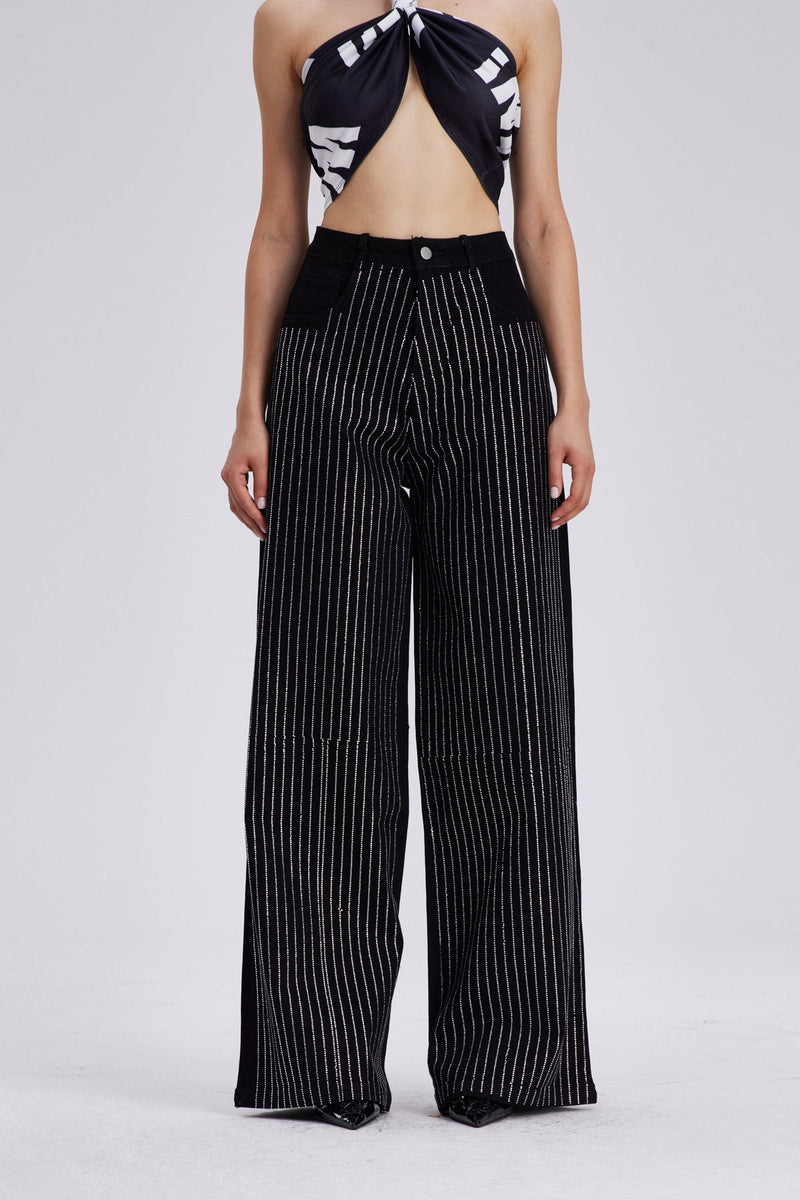 Effortlessly Elegant Garment with a Timeless Design