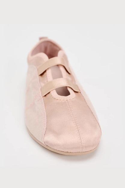 Sophisticated Garment with a Clean Classic Look