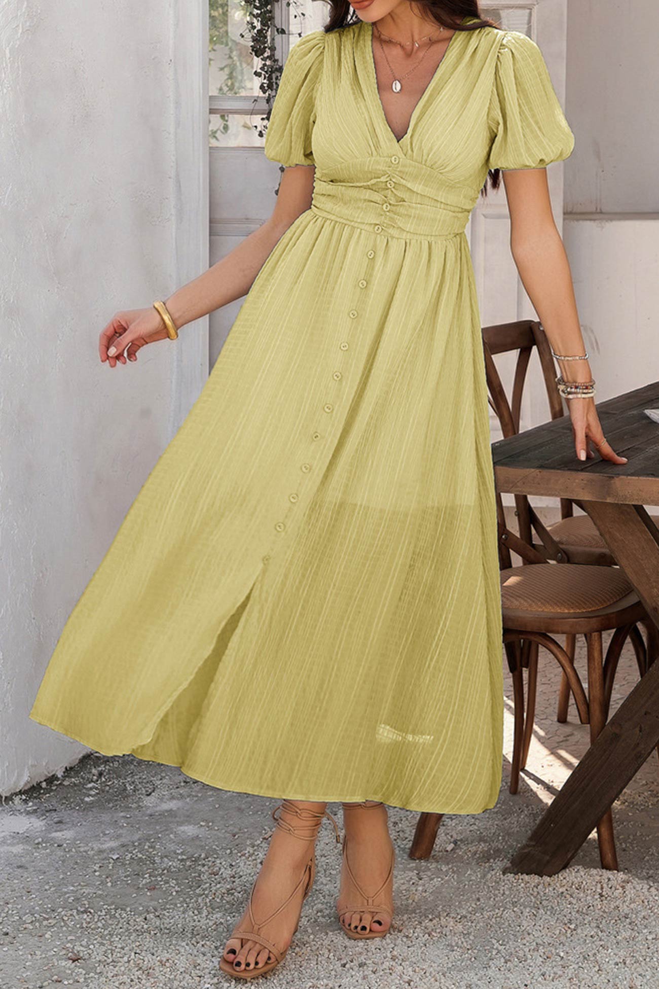 Beautifully Finished Dress in a Timeless Design