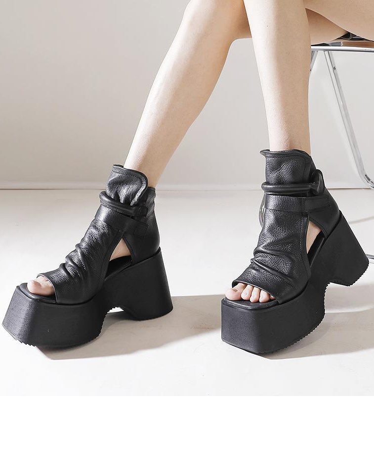 Well Tailored Sandals with a Graceful Silhouette