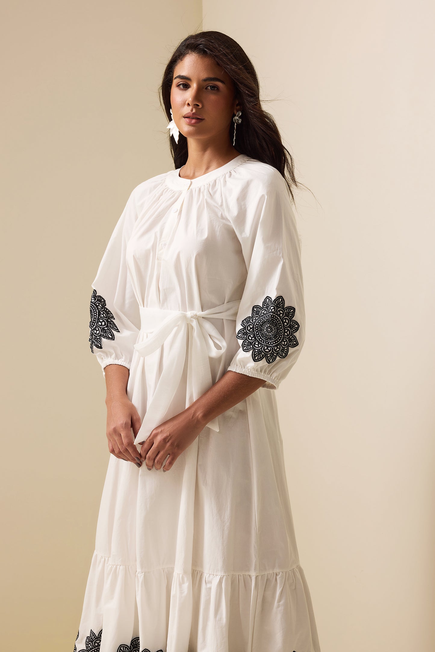 Effortlessly Elegant Dress with a Timeless Design