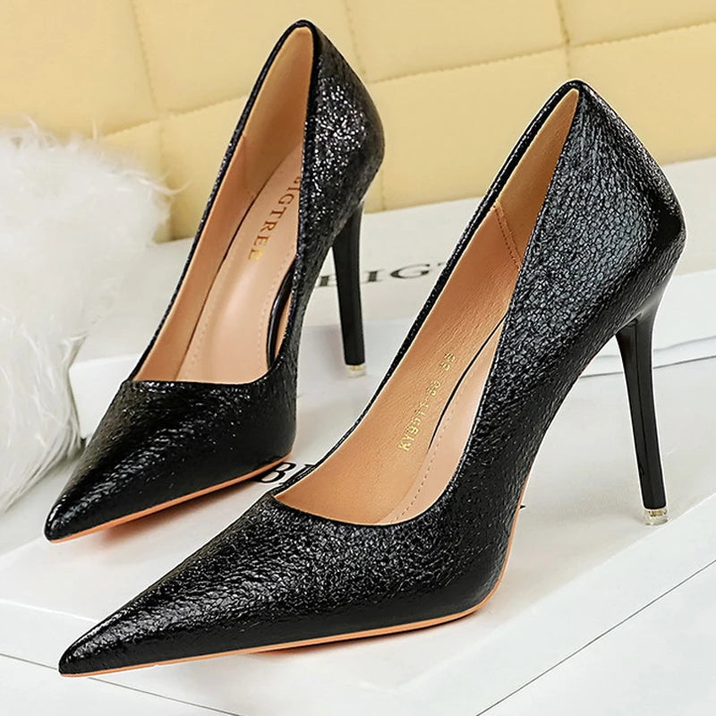 Well Tailored Heels with a Graceful Silhouette