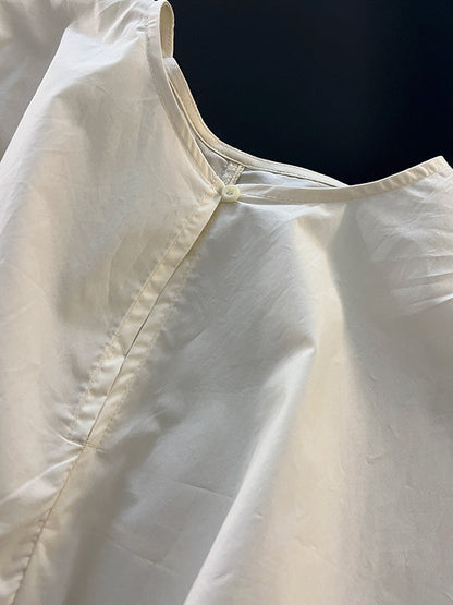 Well Tailored Blouse with a Graceful Silhouette