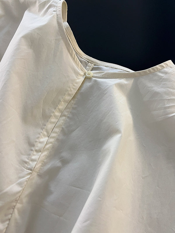 Well Tailored Blouse with a Graceful Silhouette