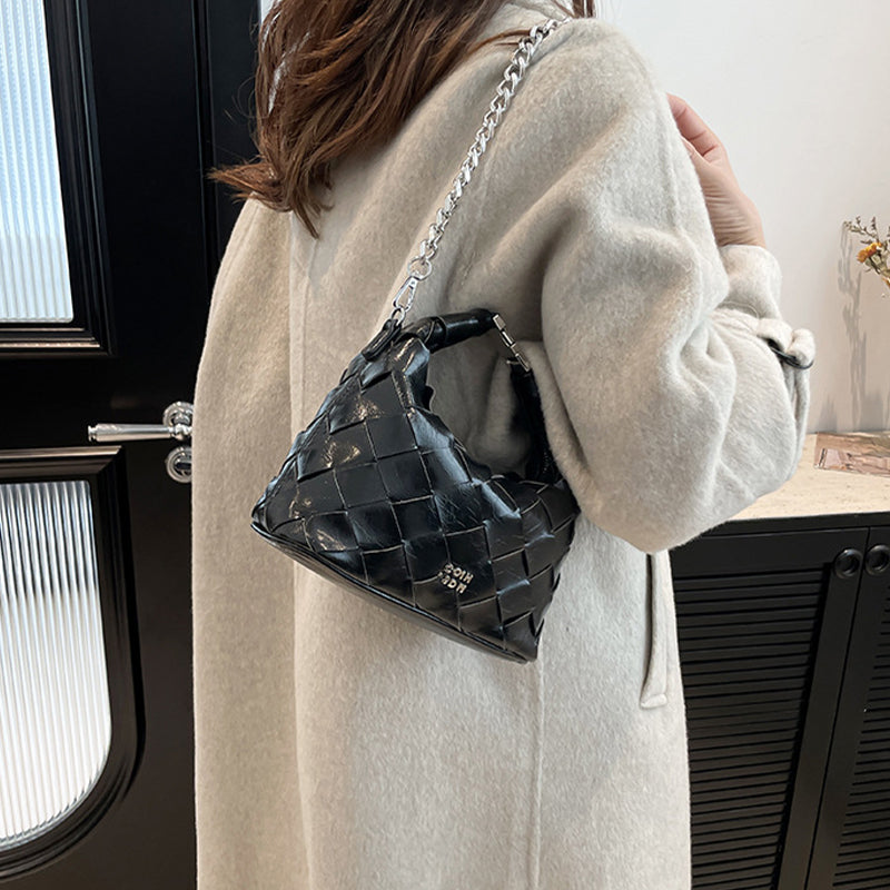 Gracefully Styled Bag for Any Occasion