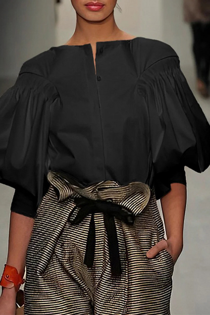 Well Tailored Blouse with a Graceful Silhouette