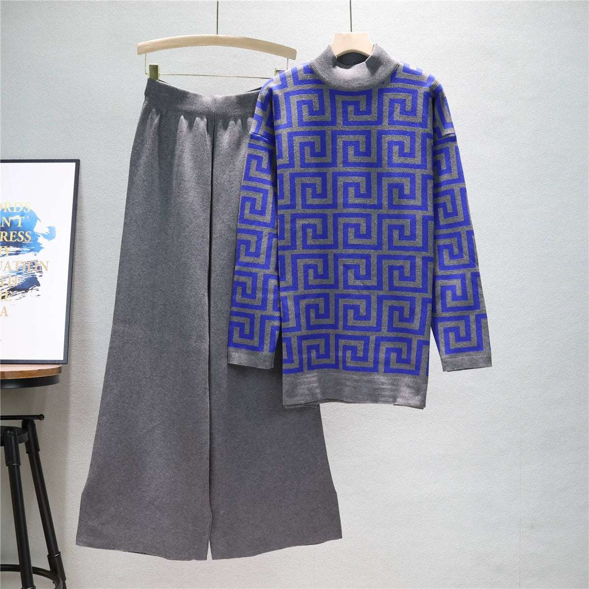 Effortlessly Elegant Sweater with a Timeless Design