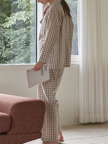 Effortlessly Elegant Garment with a Timeless Design