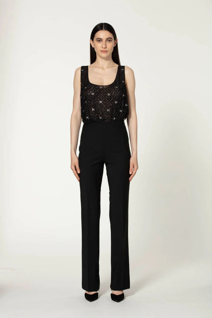Effortlessly Elegant Pants with a Timeless Design