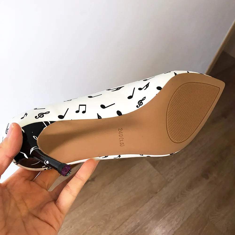 Effortlessly Elegant Heels with a Timeless Design