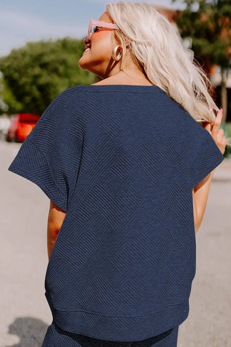 Effortlessly Elegant Pants with a Timeless Design