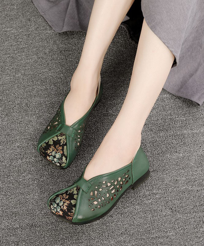 Effortlessly Elegant Shoes with a Timeless Design