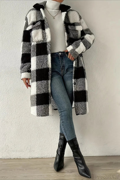 Well Tailored Coat with a Graceful Silhouette