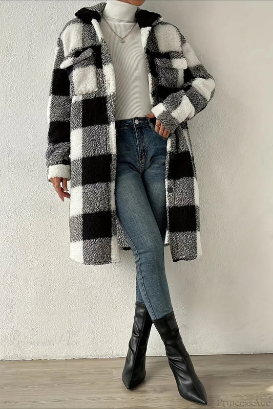 Well Tailored Coat with a Graceful Silhouette