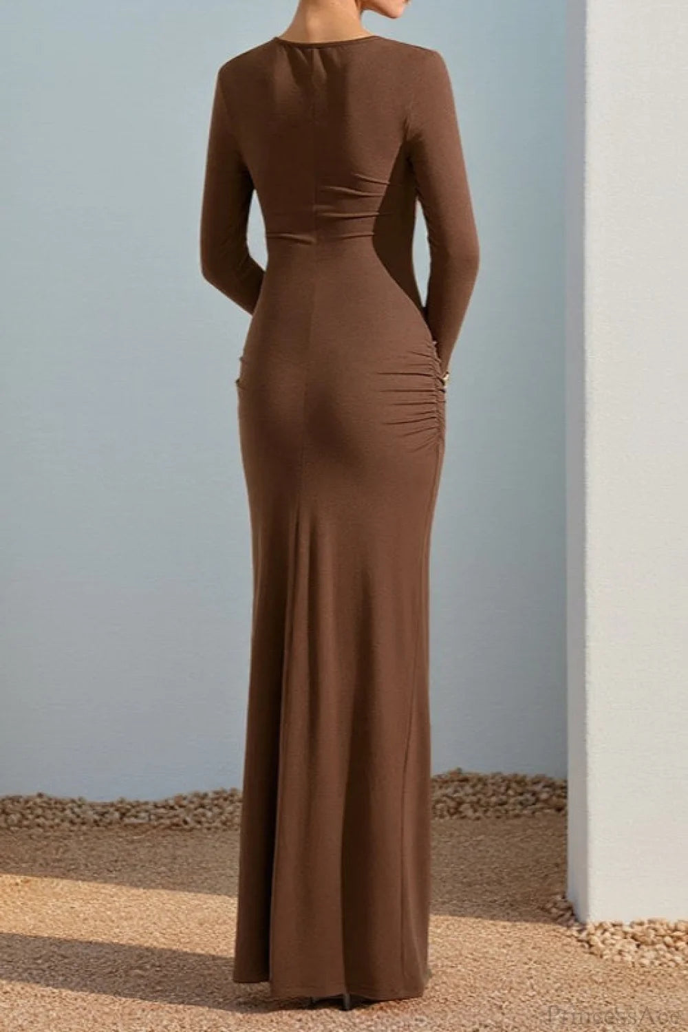 Effortlessly Elegant Dress with a Timeless Design