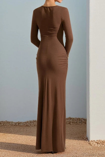 Effortlessly Elegant Dress with a Timeless Design