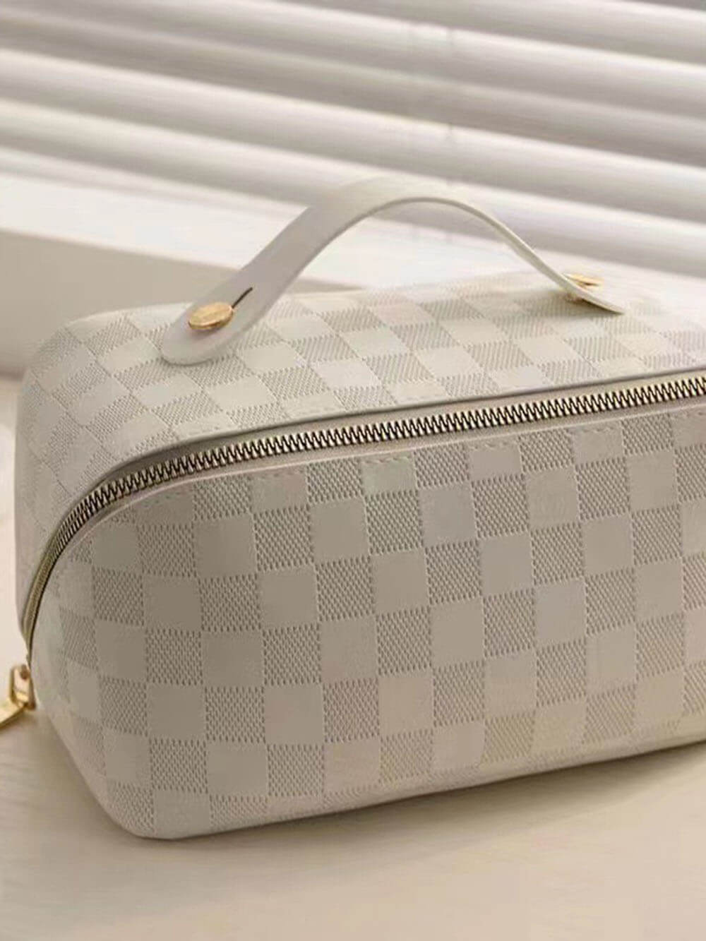 Classic Vintage Bag with a Flattering Fit